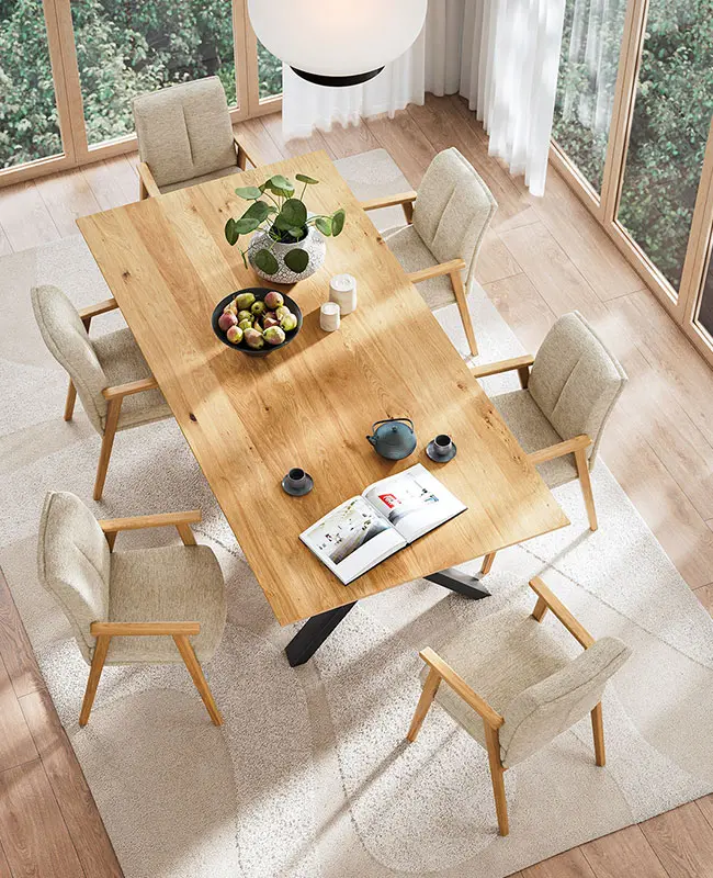 Langlebige Massivholz-Esstische und Sideboards.