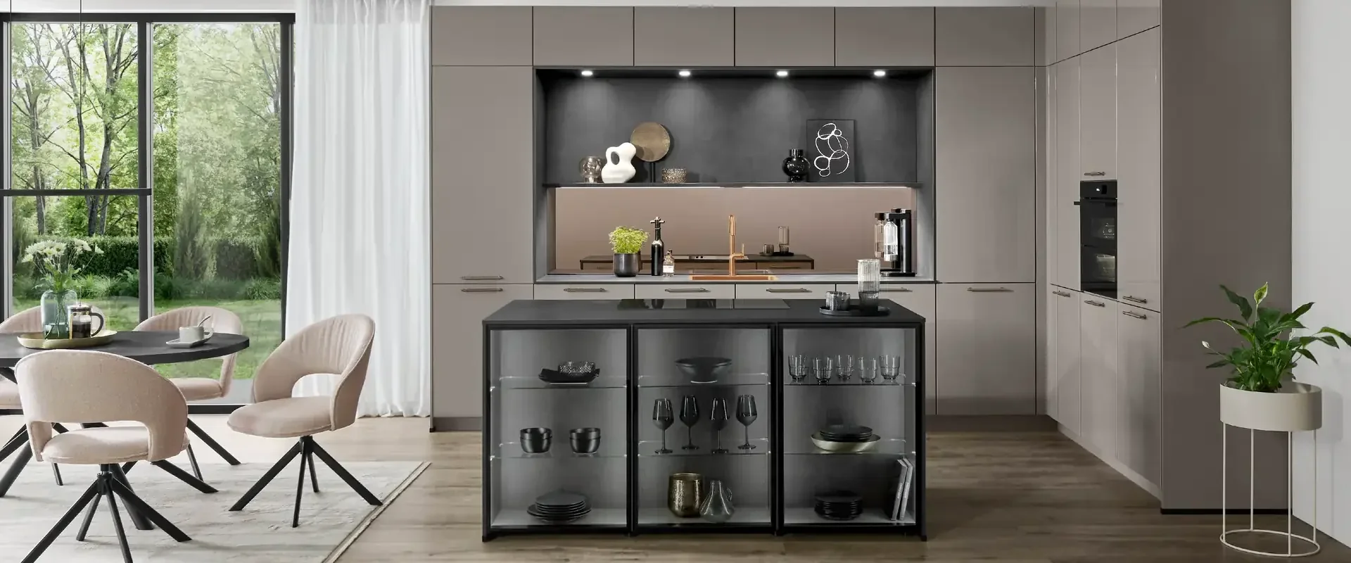 nobilia-inselk-che-modern-taupe-glasvitrine-hochschr-nke-hero-1920x800.webp